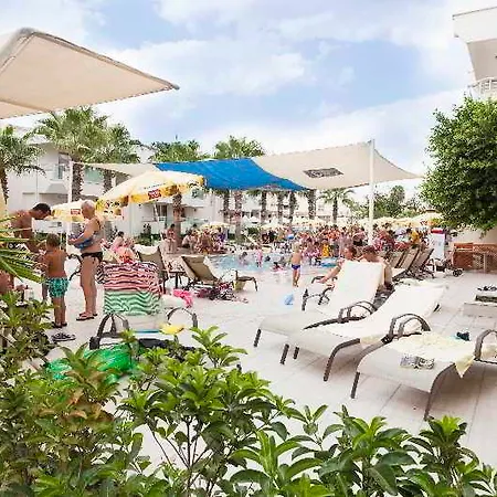 Dream Family Club Side